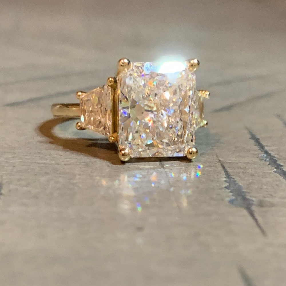 18k Spectacular 4.70Ct Diamond Ring - Picture 1 of 14